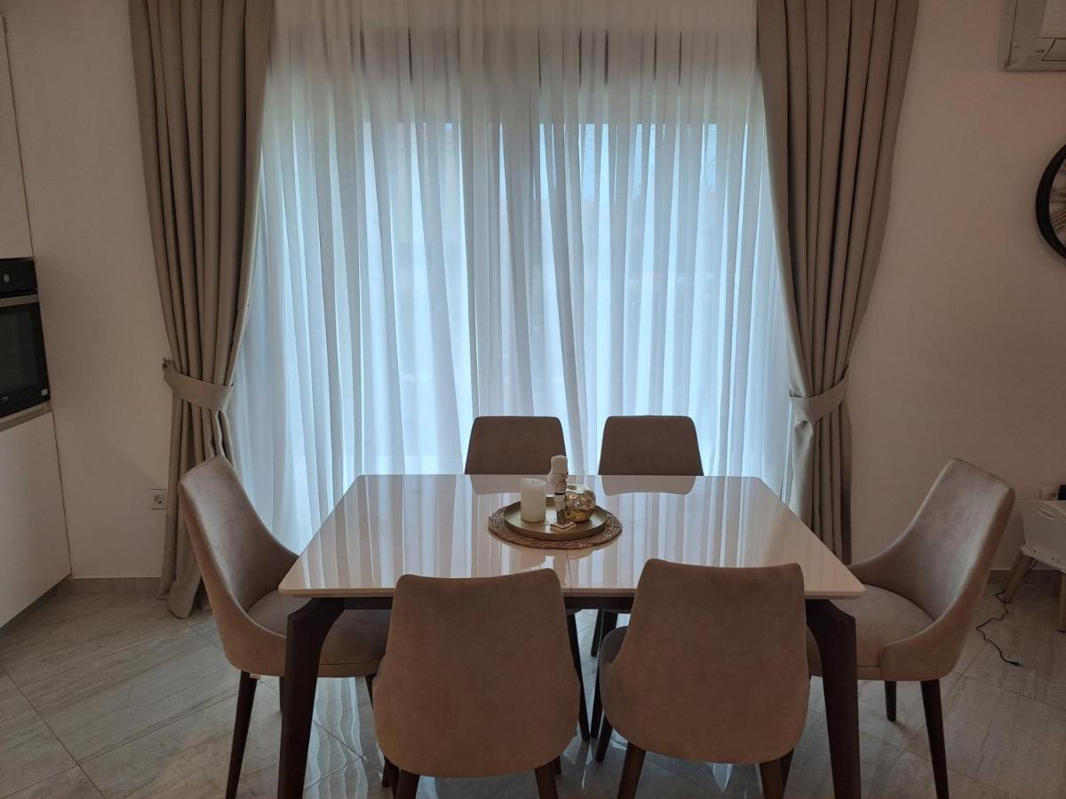 Lux Apartment Jovanovic 티바트 외부 사진